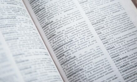 Birdwatching Glossary: Essential Terms for Beginners and Enthusiasts